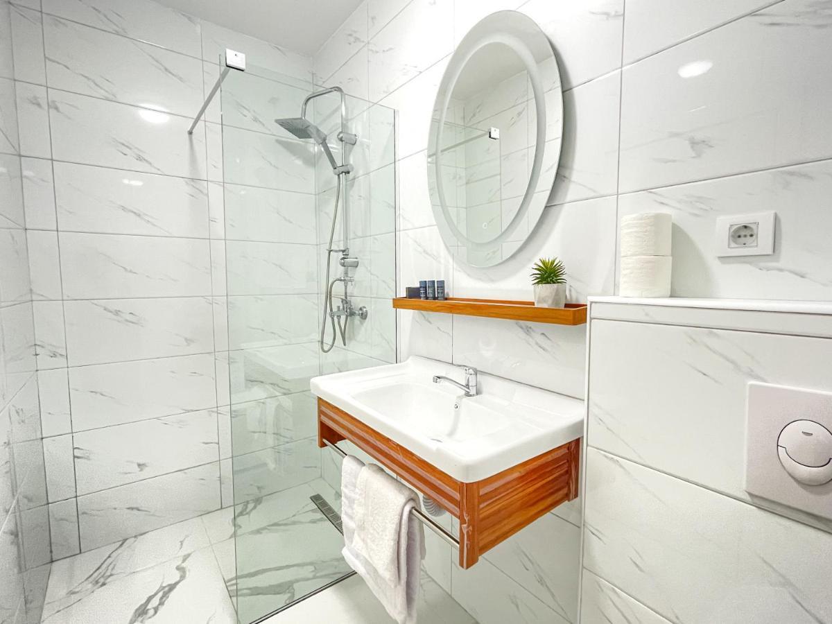 Xelent Hotel Ulcinj Eksteriør billede
